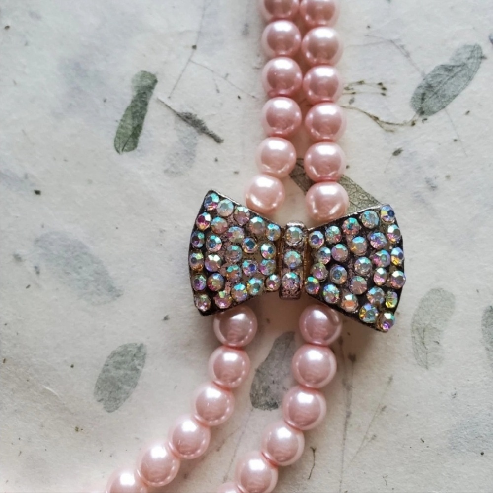Girly Pink Pearls w/ Rhinestone Bow Focal 🎀 - Picture 2 of 7